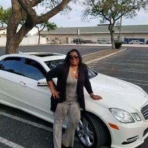 Meet your Posher, Connie